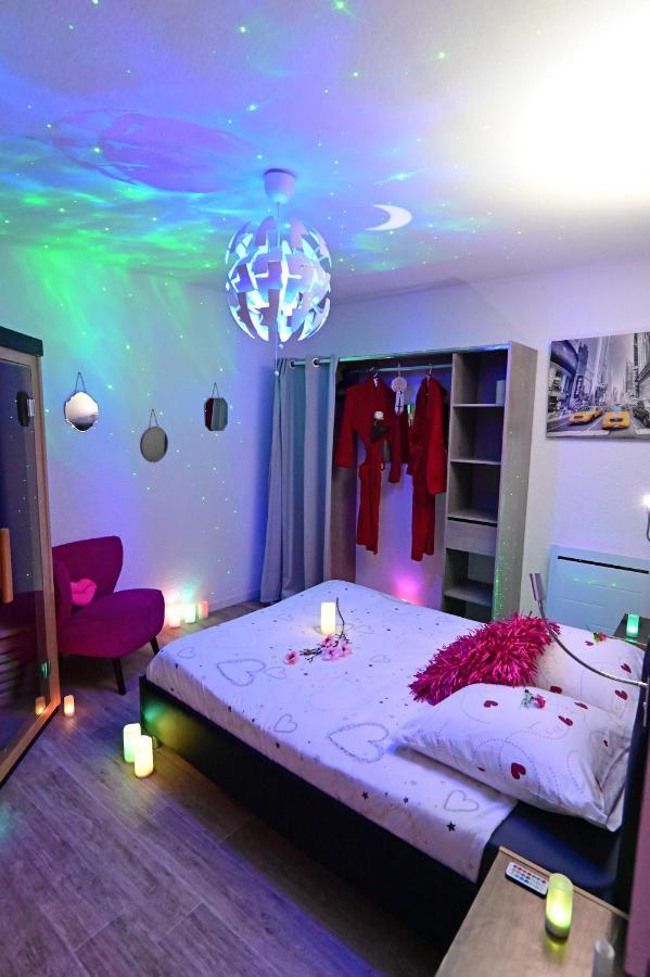Luxe Sauna Privatif Et Grand Bain Jacuzzi A Deux A Biscarosse Plage Pour Nuit Romantique Avec Decoration Led Et Bougies Biscarrosse Dış mekan fotoğraf