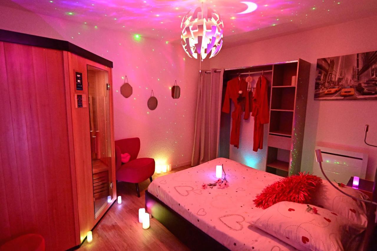 Luxe Sauna Privatif Et Grand Bain Jacuzzi A Deux A Biscarosse Plage Pour Nuit Romantique Avec Decoration Led Et Bougies Biscarrosse Dış mekan fotoğraf